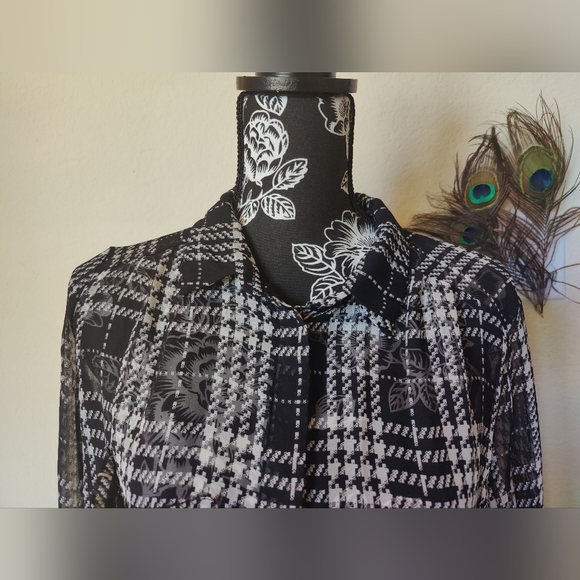 ASTR long sheer see thru B&W button down cardi blouse π€ (Med) π€ - Picture 3 of 12